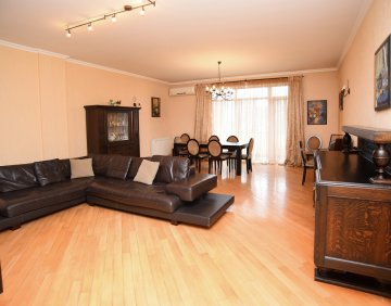 For sale 5 room flat