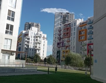 იყიდება 2 ოთახიანი ბინა