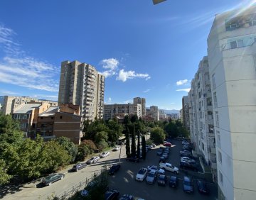 იყიდება 4 ოთახიანი ბინა