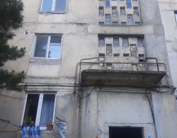 იყიდება 2 ოთახიანი ბინა