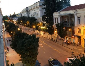ქირავდება 5 ოთახიანი ბინა
