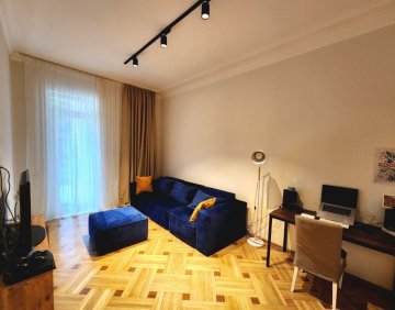 Сдаётся 2 Комнатная квартира