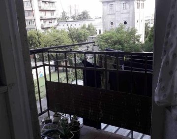 იყიდება 2 ოთახიანი ბინა