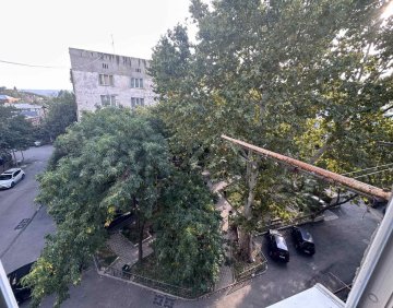 იყიდება 3 ოთახიანი ბინა