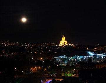 ქირავდება 3 ოთახიანი ბინა
