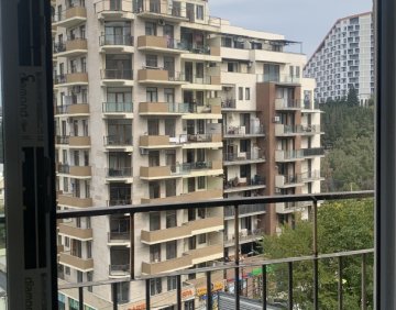 იყიდება 4 ოთახიანი ბინა