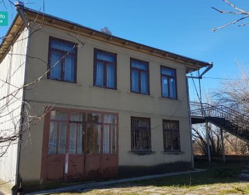 For mortgage 240 m² house