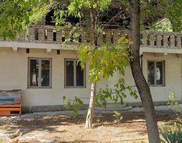 იყიდება 1600 მ² კომერციული ფართი