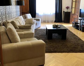 ქირავდება 5 ოთახიანი ბინა