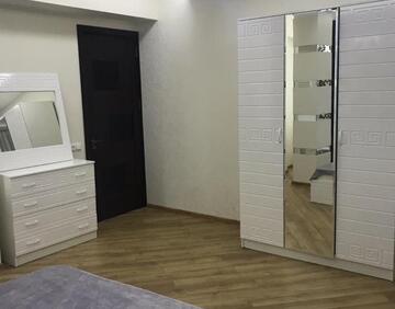 იყიდება 5 ოთახიანი ბინა