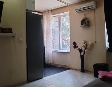 ქირავდება დღიურად სტუდიოს ტიპის ბინა