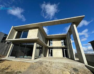 For sale 290 m² house