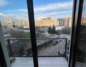 იყიდება 5 ოთახიანი ბინა