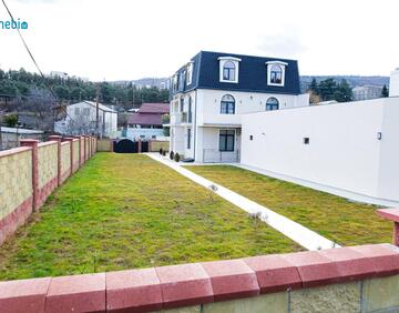 For rent 703 m² house