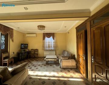 For sale 245 m² house