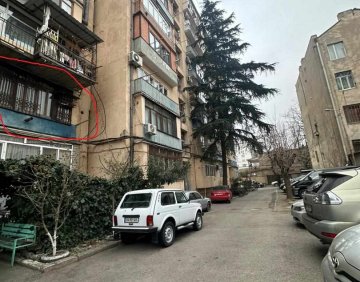 იყიდება 3 ოთახიანი ბინა
