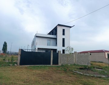 For sale 278 m² house