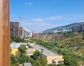 იყიდება 2 ოთახიანი ბინა