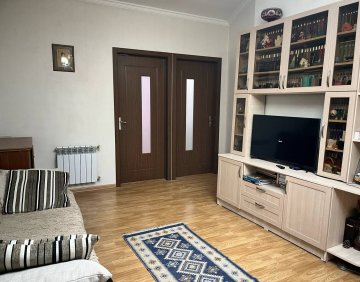 იყიდება 3 ოთახიანი ბინა