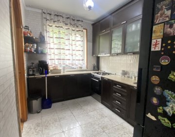 იყიდება 4 ოთახიანი ბინა