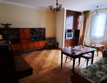 იყიდება 4 ოთახიანი ბინა