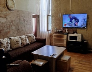 იყიდება 2 ოთახიანი ბინა