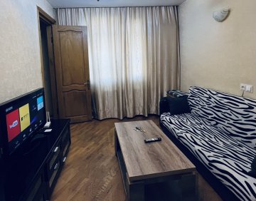 ქირავდება დღიურად 2 ოთახიანი ბინა