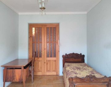 იყიდება 4 ოთახიანი ბინა