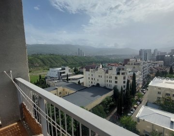 იყიდება 2 ოთახიანი ბინა