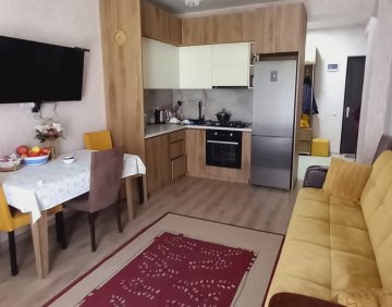 იყიდება 2 ოთახიანი ბინა