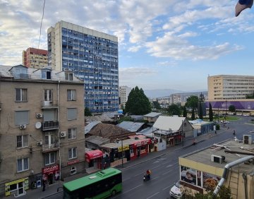 ქირავდება 3 ოთახიანი ბინა