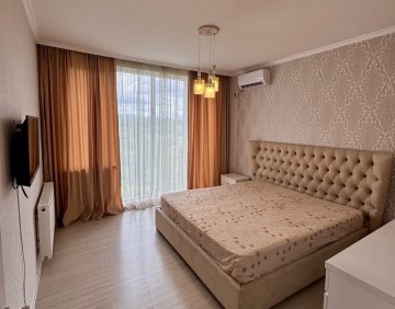 იყიდება 5 ოთახიანი ბინა