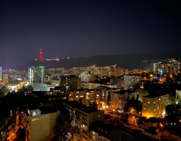 ქირავდება დღიურად 2 ოთახიანი ბინა