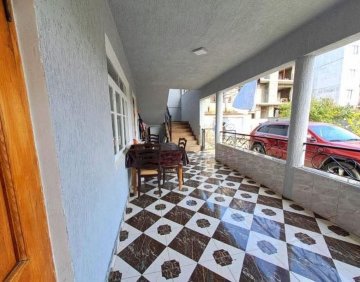 For rent 180 m² house
