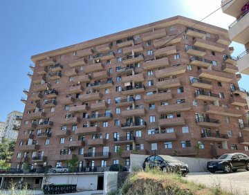 იყიდება 2 ოთახიანი ბინა