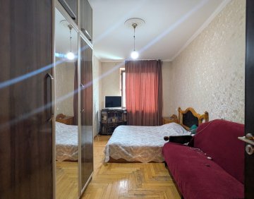 იყიდება 3 ოთახიანი ბინა