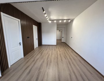 იყიდება 4 ოთახიანი ბინა