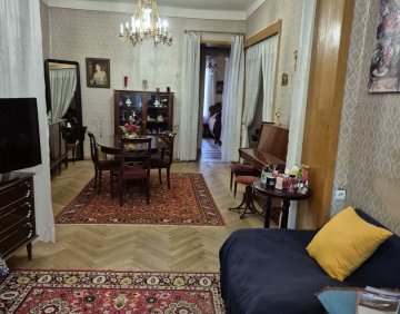 იყიდება 4 ოთახიანი ბინა