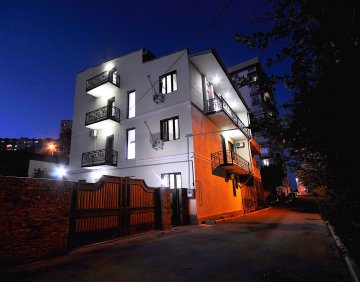 ქირავდება დღიურად 1 ოთახიანი ბინა