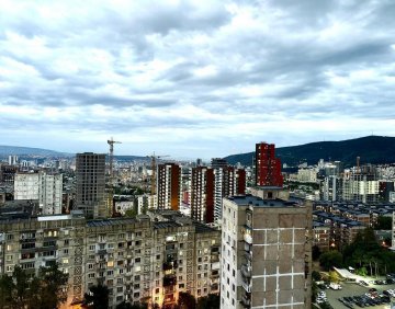 იყიდება 2 ოთახიანი ბინა