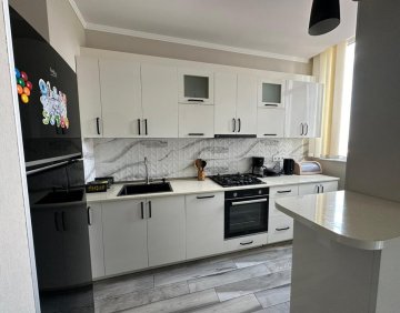 ქირავდება 3 ოთახიანი ბინა