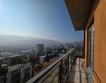 იყიდება 4 ოთახიანი ბინა