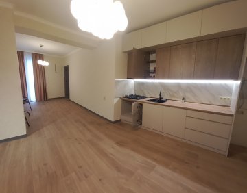 იყიდება 4 ოთახიანი ბინა