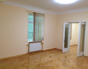 იყიდება 5 ოთახიანი ბინა