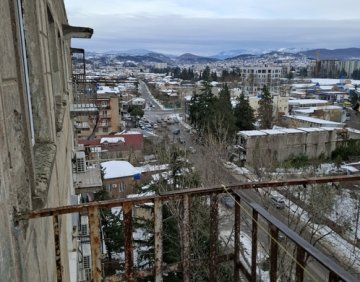 იყიდება 5 ოთახიანი ბინა