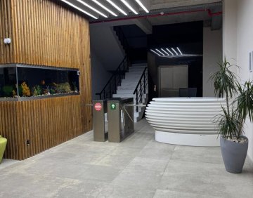 ქირავდება 660 მ² კომერციული ფართი