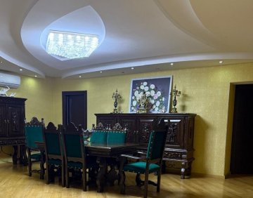 For sale 9 room flat