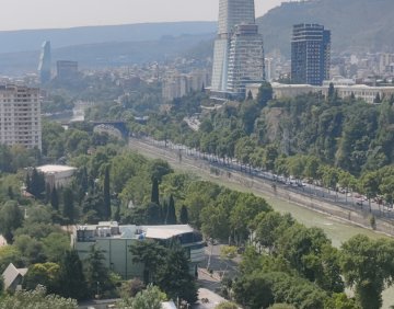 იყიდება 2 ოთახიანი ბინა