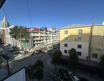 იყიდება 3 ოთახიანი ბინა