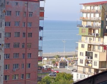 იყიდება 2 ოთახიანი ბინა